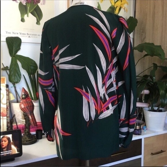 DIANE von Furstenberg Silk Blouse 2 - Picture 5 of 8